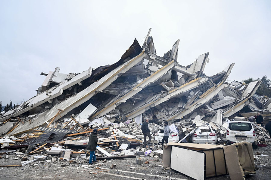 Hơn 160.000 tòa nhà bị sup đổ hoặc hư hại